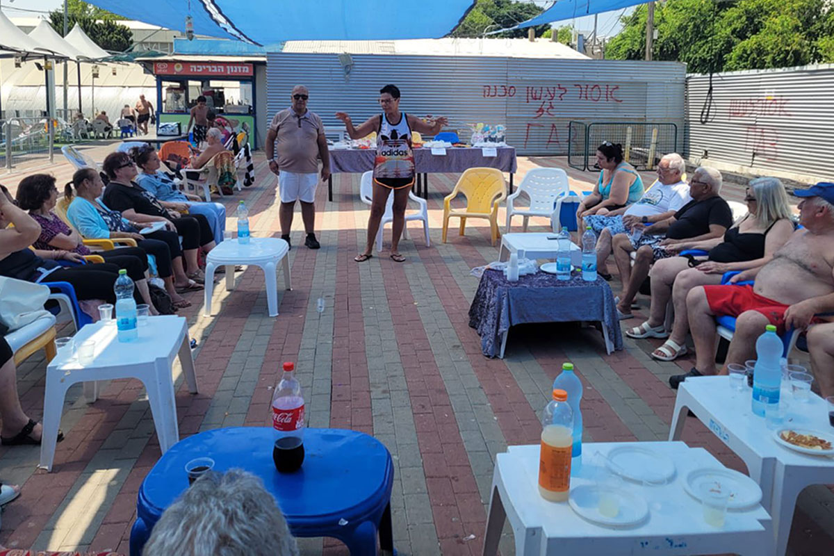 חברי “מועדון סבאבא” חוגגים ט”ו באב בבריכת לברון