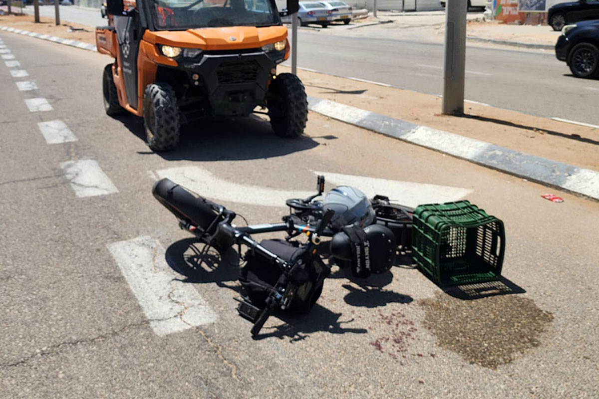 רוכב אופניים חשמליים (בן 58) נפצע בינוני בשד' הרצל/זבוטינסקי