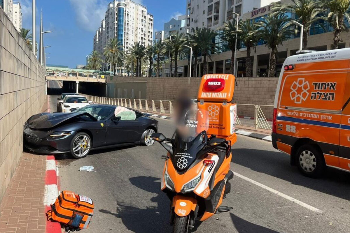 עם הראש בקיר...  – הנהג נפצע קל באורח נס