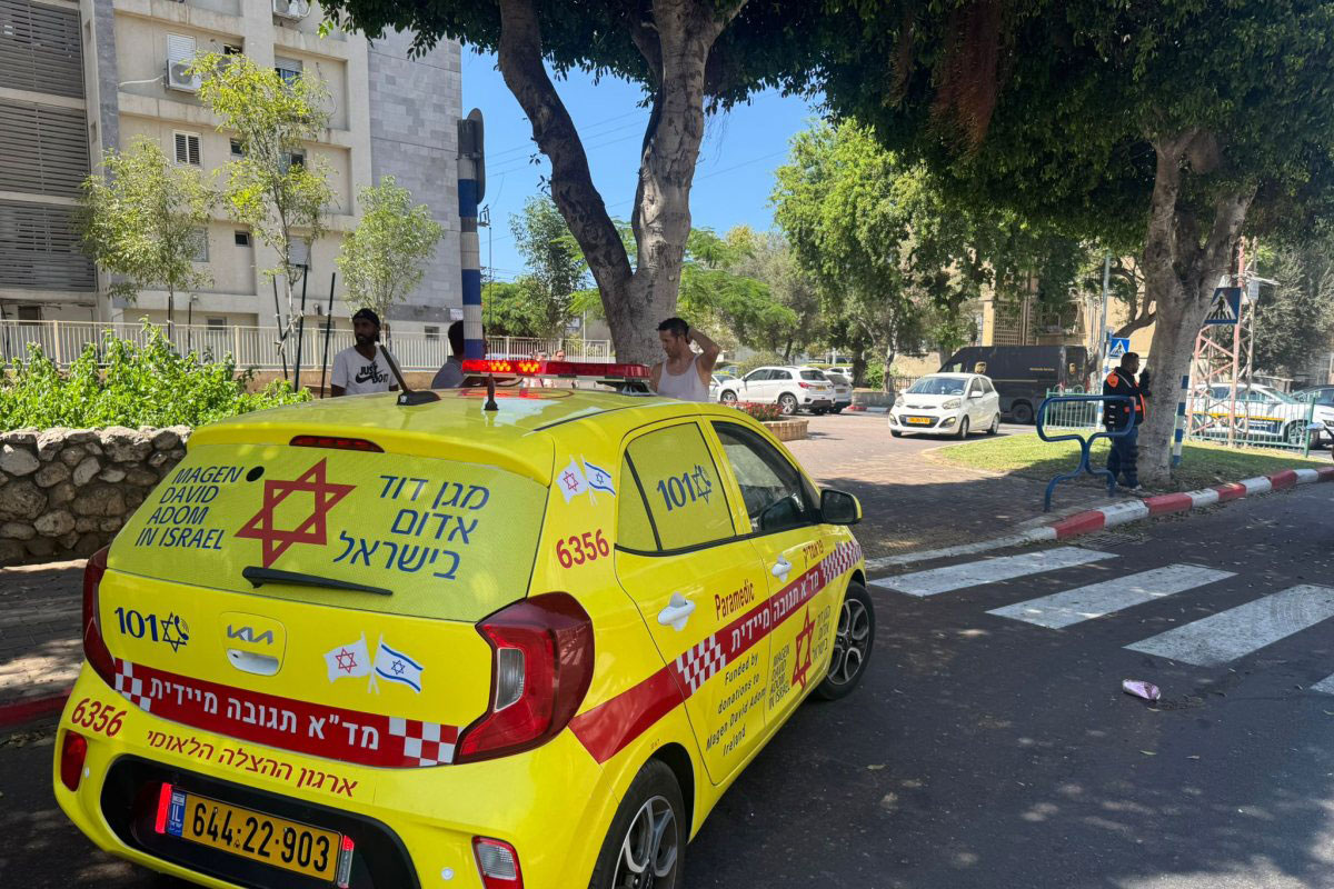 שני בני נוער נפגעו מרכב בעת שחצו במעבר חצייה ברובע ה'