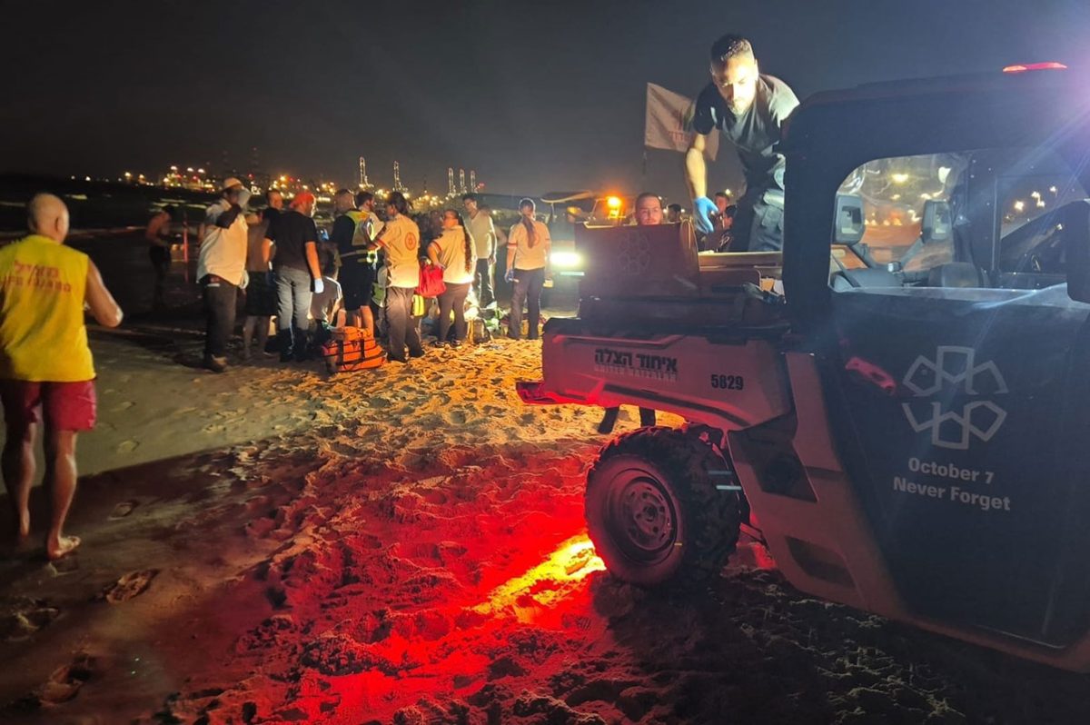 גבר בן 65 טבע בחוף לידו - מצבו אנוש