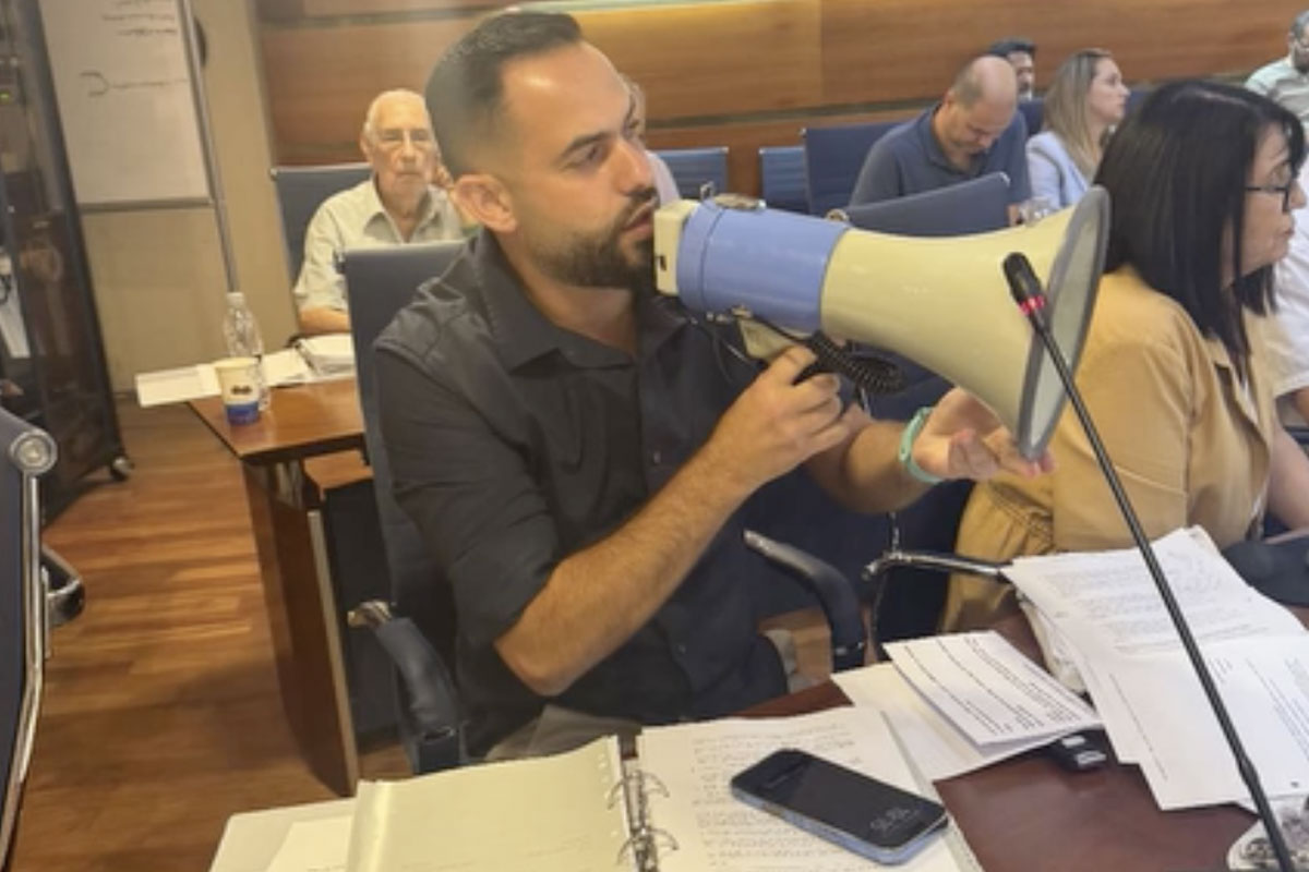 הרגע שעמירם בן זקן הוציא מגה-פון