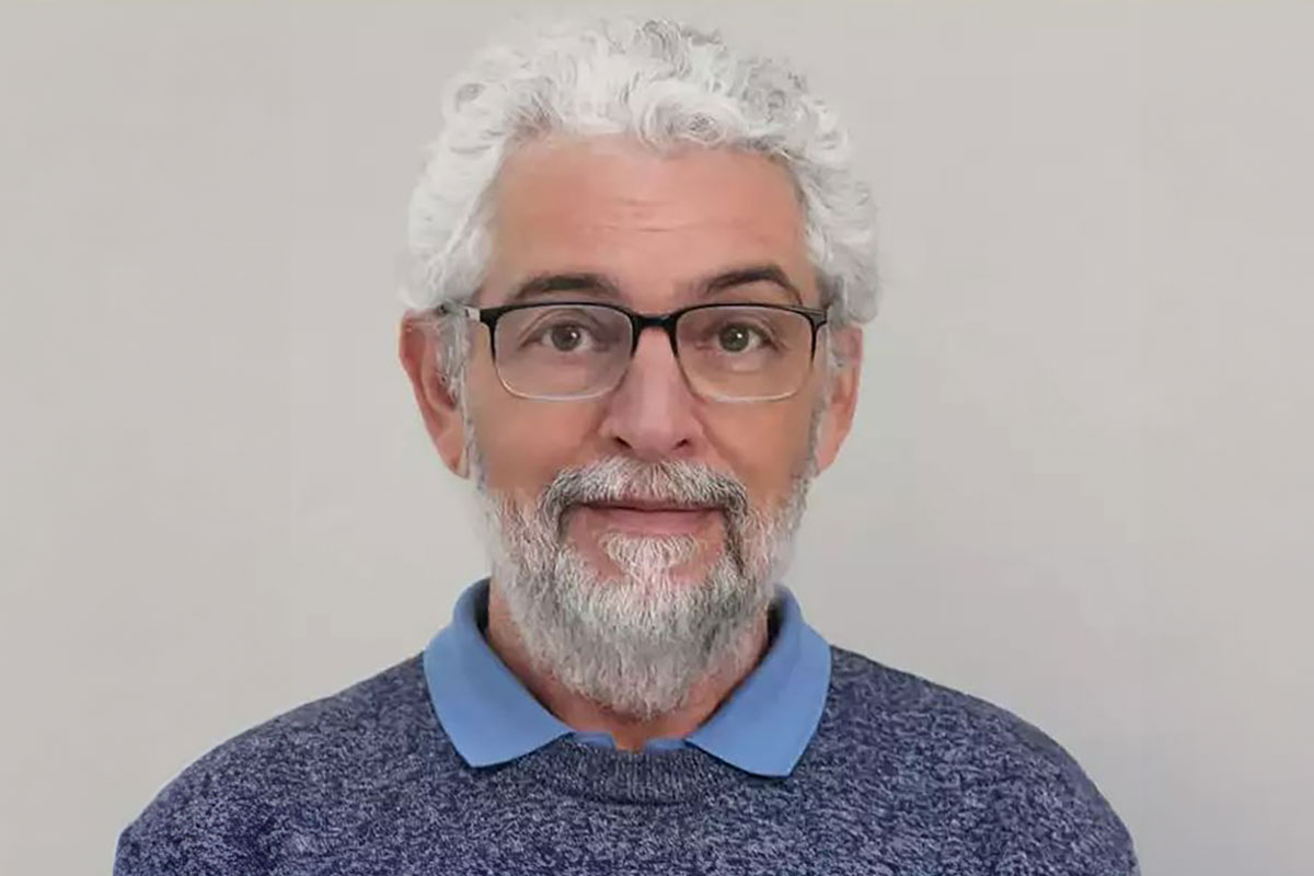 אפקט פורר: למה אנחנו מאמינים ל"מומחים" באינטרנט ולמגידי עתידות?