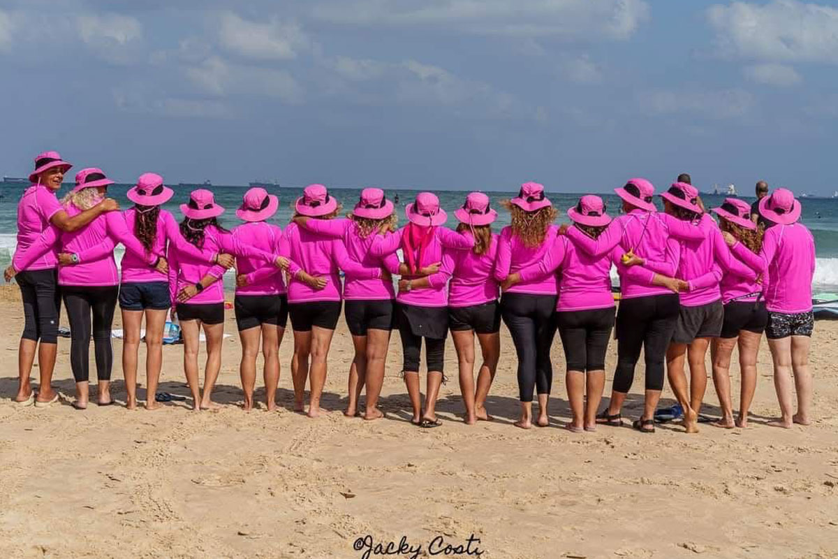 הגולשות בוורוד: הדרך להחלמה דרך הגלים.