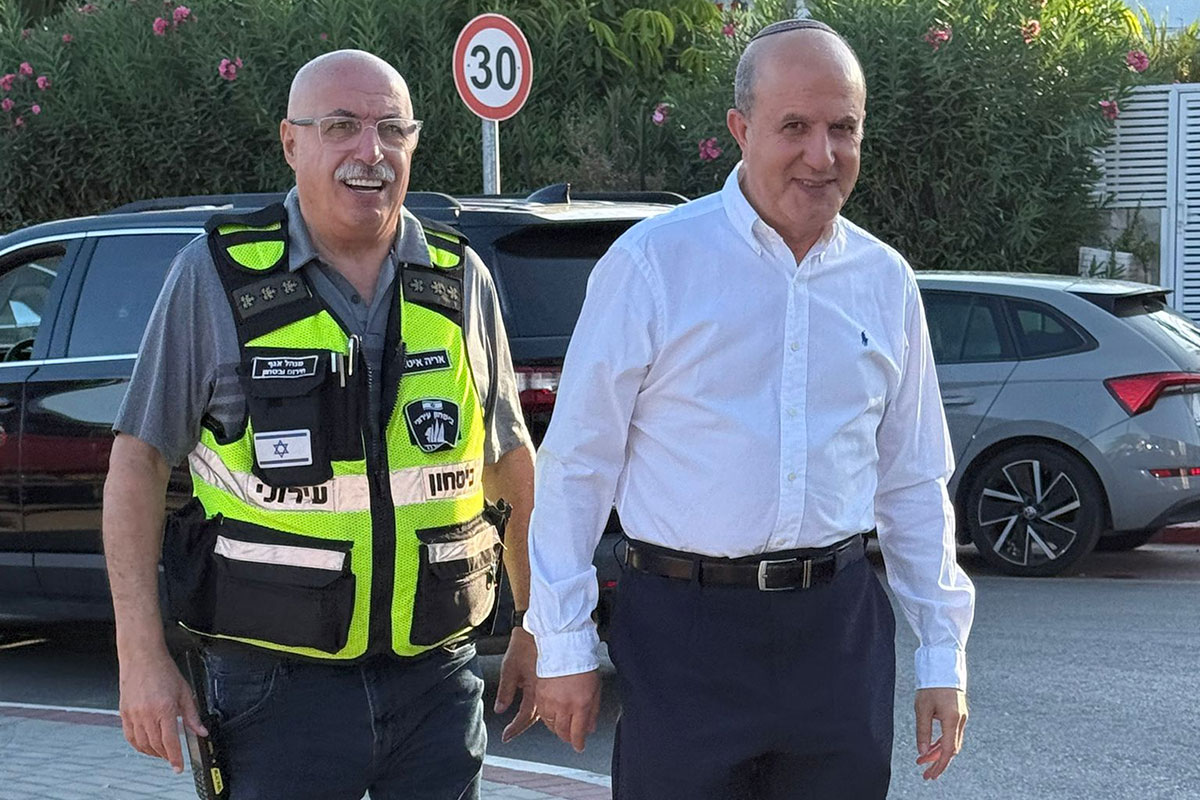 כמה מאבטחים הקצתה העירייה לאבטח את היום הראשון ללימודים?