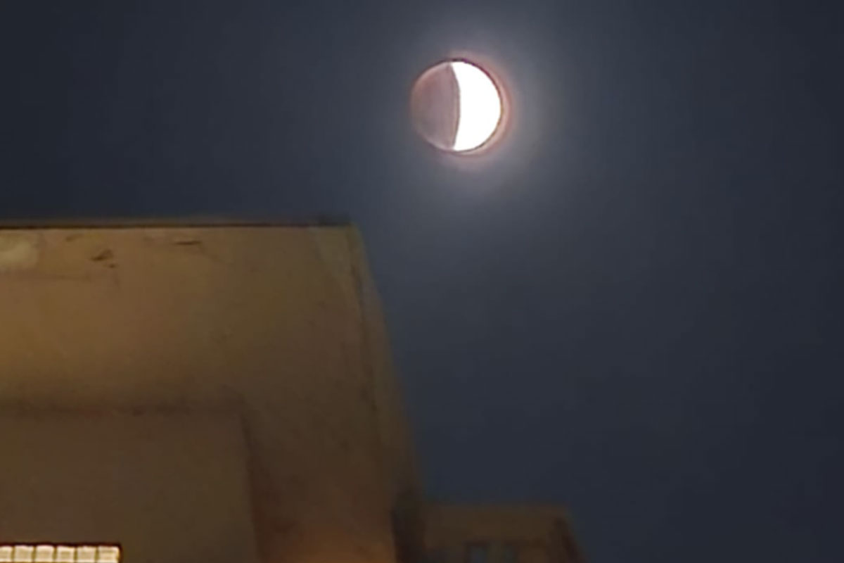 הליקוי שהאיר את שמי אשדוד: תופעת טבע מרהיבה