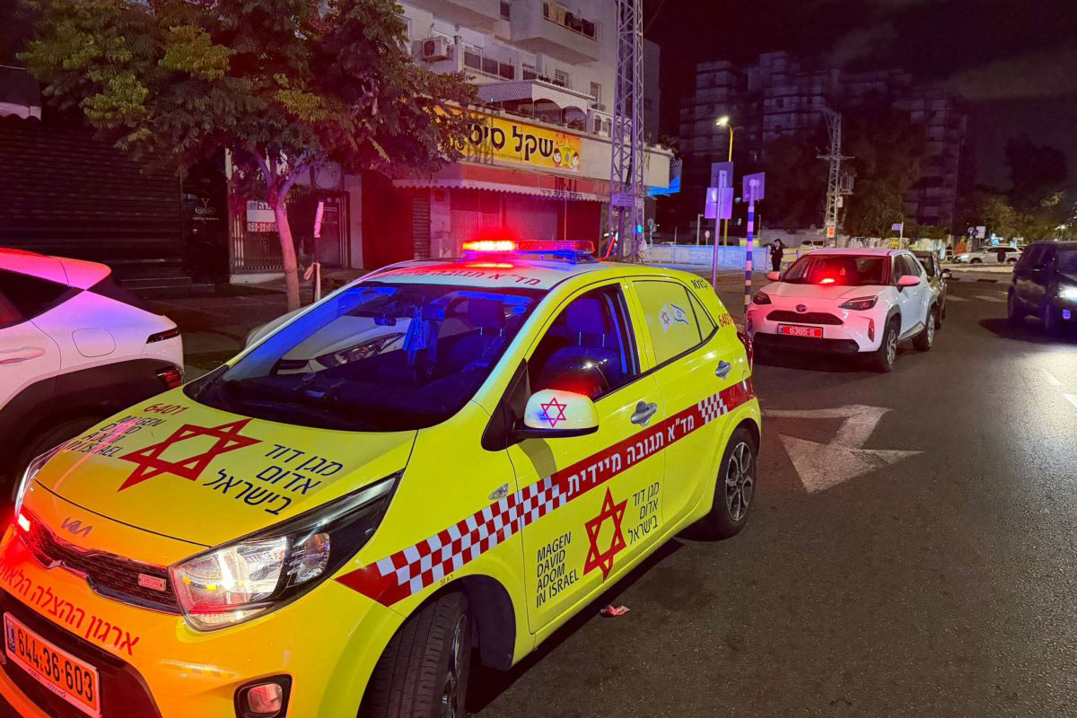 אירוע אלימות חריג ברובע ח': צעיר דקר את אביו ופצע שני שוטרים במהלך מעצרו