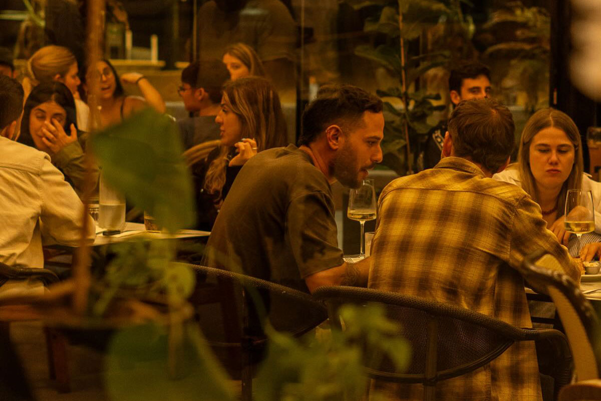 אדם שוקרון: מסעדת ״זה״ תיסגר בשישי בערב