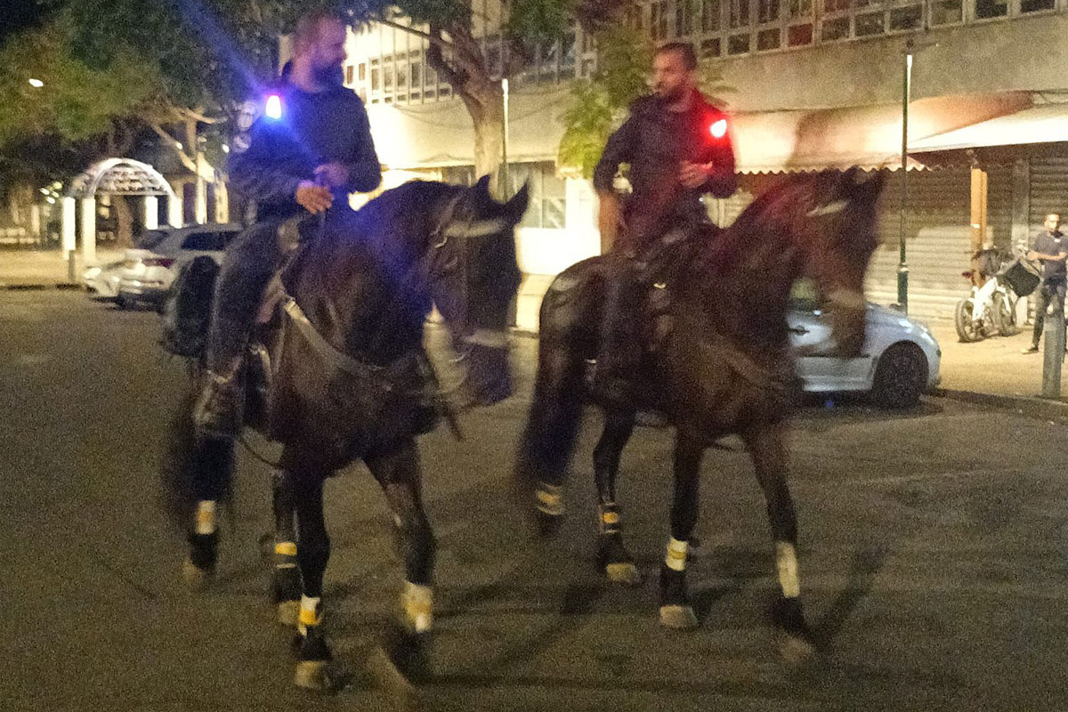 פרשים של המשטרה ברובע ב׳