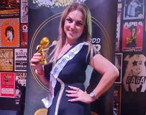 תמי אילנה בכור מאשדוד זכתה במקום הראשון בתחרות הזמר העברי "כינור דוד"