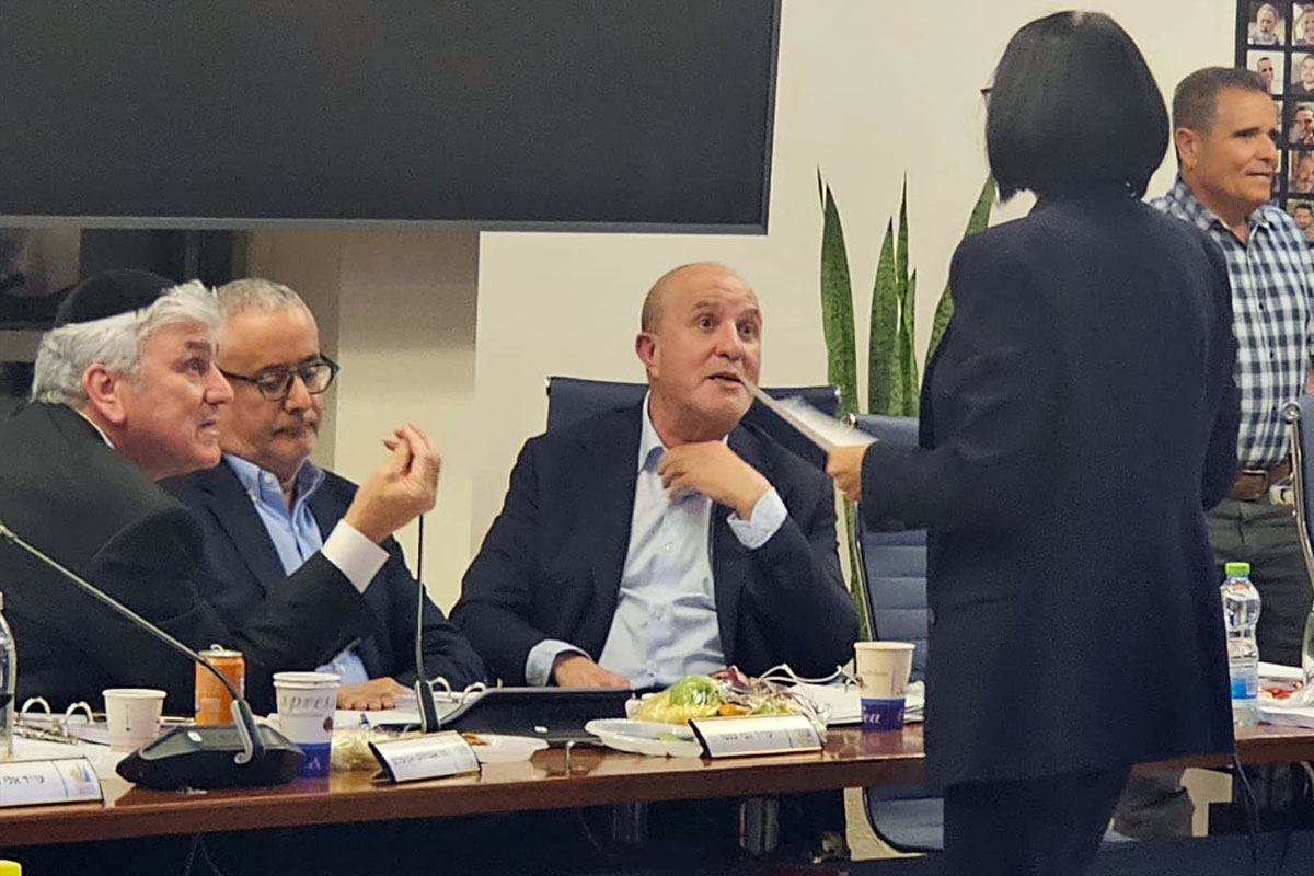 גלבר ללסרי: ״מנותק! ילדים נזרקים לרחוב והעירייה שותקת״