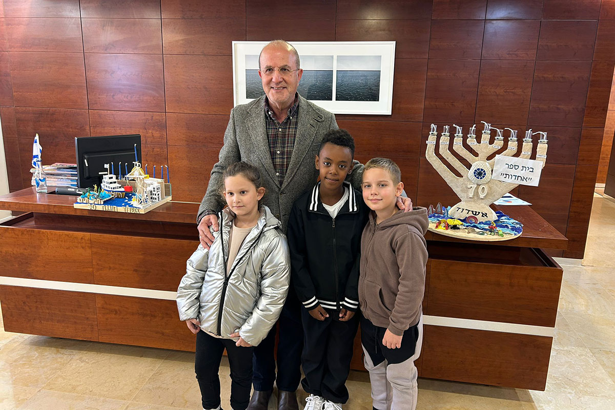 ראש העיר נפגש עם הזוכים בתחרות החנוכיות העירונית