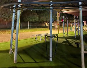 צעיר בן 18 נפצע קשה מנפילה ממתקן בפארק