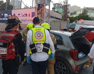 פצועים בינוני וקל בתאונת דרכים ברח׳ האורגים