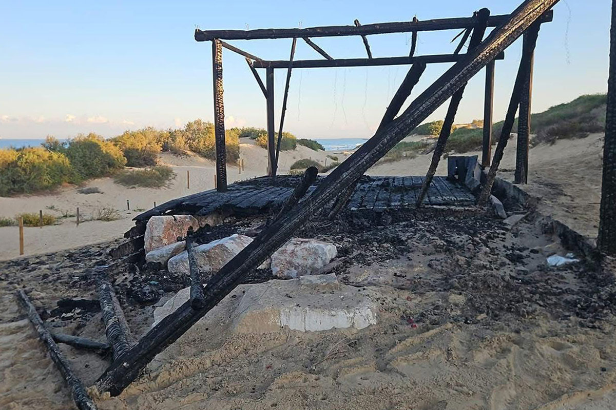 כך נראית היום הפרגולה שנשרפה מונדליזם