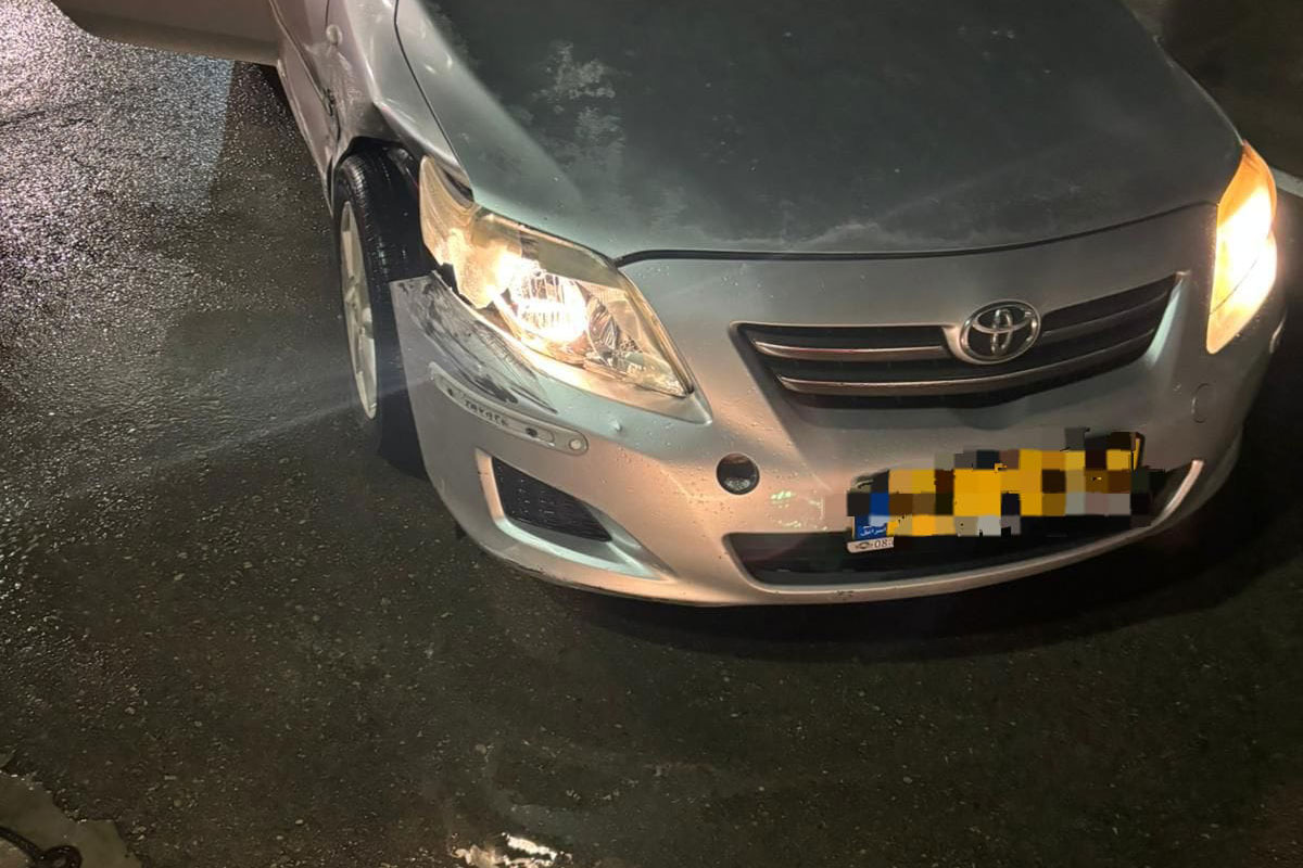 שלושה חשודים מהשטחים ניסו להימלט, ניגחו ניידת ונעצרו