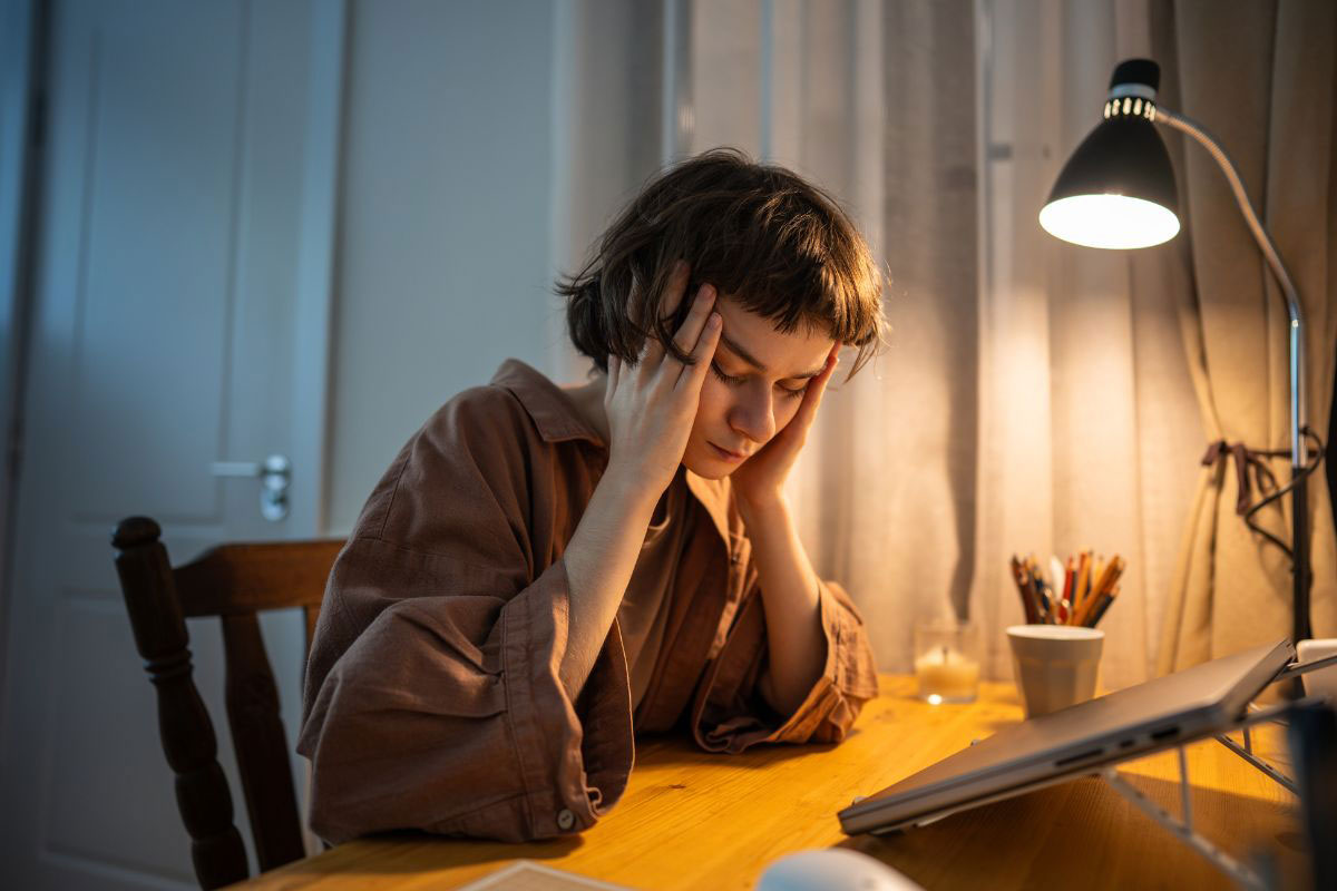 למה קפה לפעמים עושה יותר עייפים? מדריך לאנרגיה יציבה לאורך היום