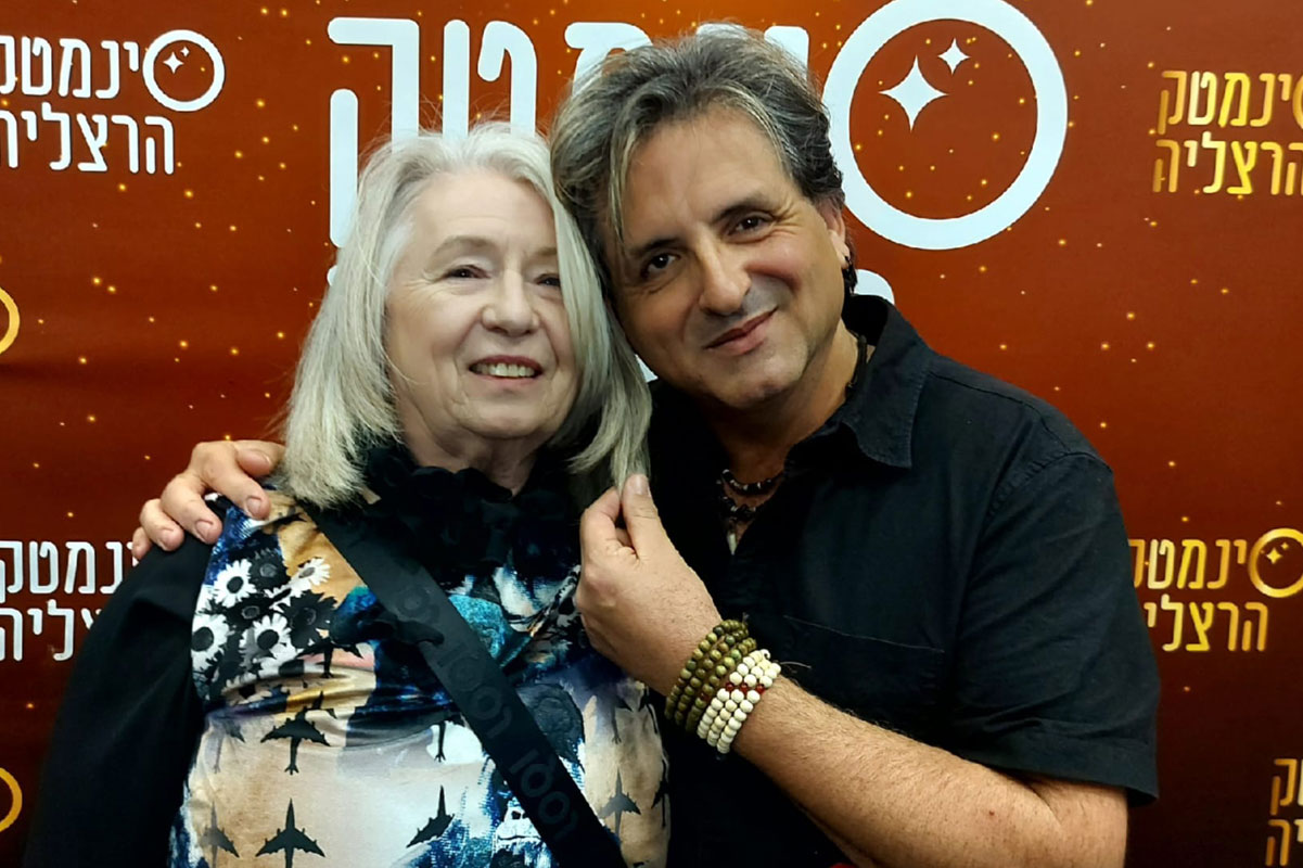 היא עיצבה בגדים לבוי ג'ורג' - שמוליק דואק מאשדוד עיצב לה את השיער !!