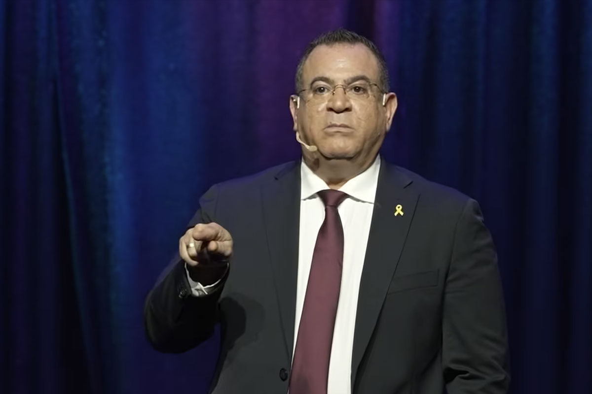 אלי יצפאן מגיע לאשדוד