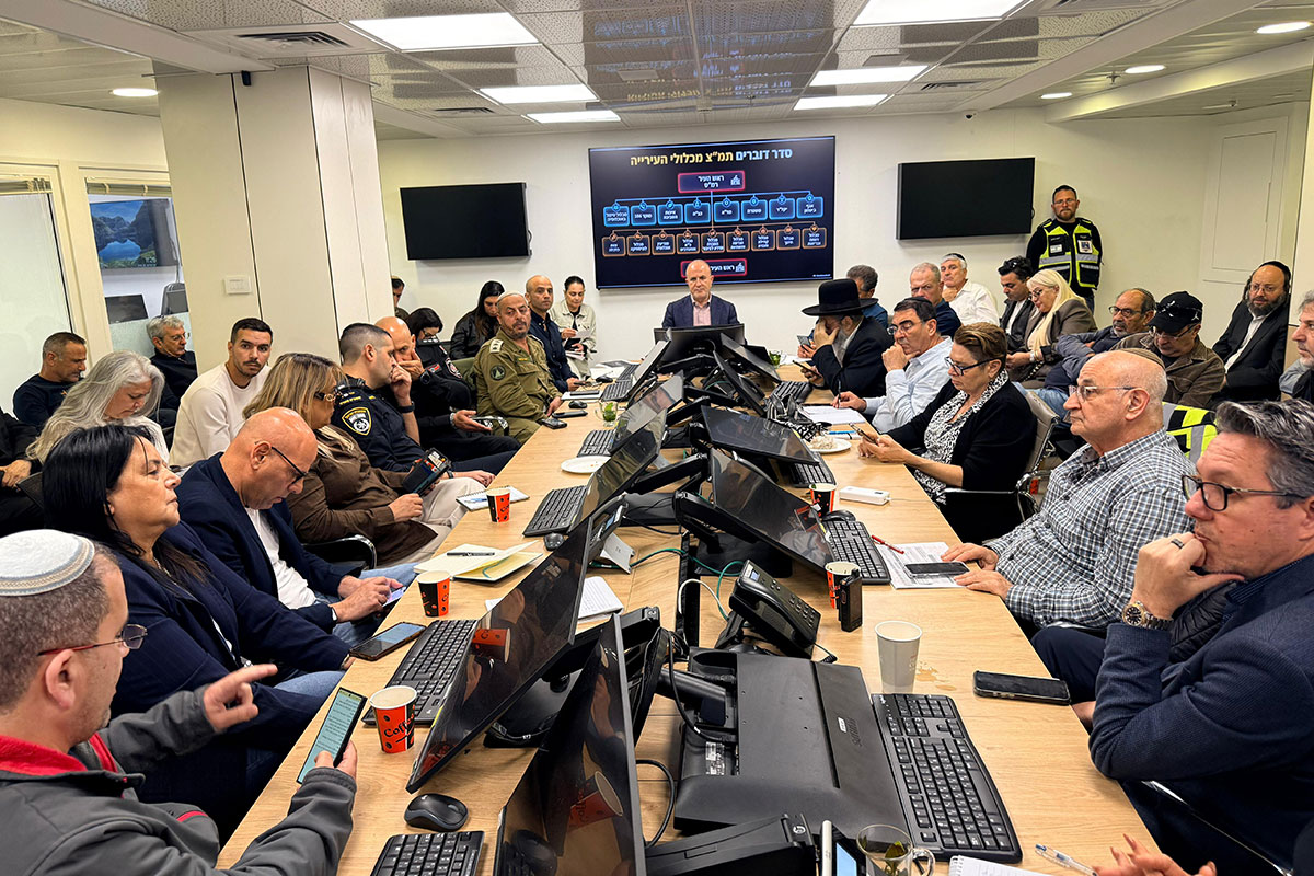 הערכת מצב יומית, לראשונה בנוכחות של התקשורת המקומית