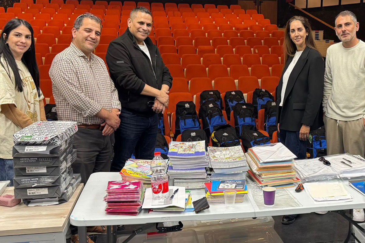 תחום הנוער באשדוד מחלקים מאות ערכות הפוגה לילדים במקלטים