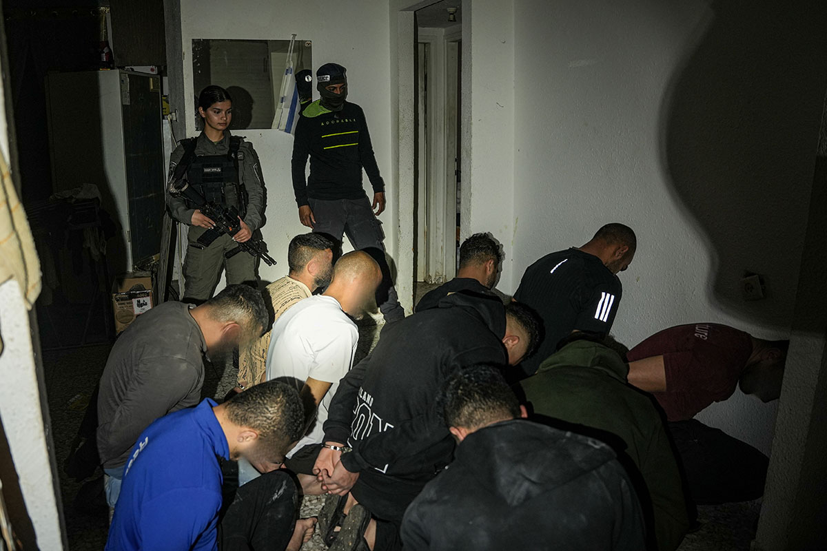 צפו בתיעוד: לוחמי ובלשי מג״ב דרום תפסו הלילה באשדוד 7 שוהים בלתי חוקיים