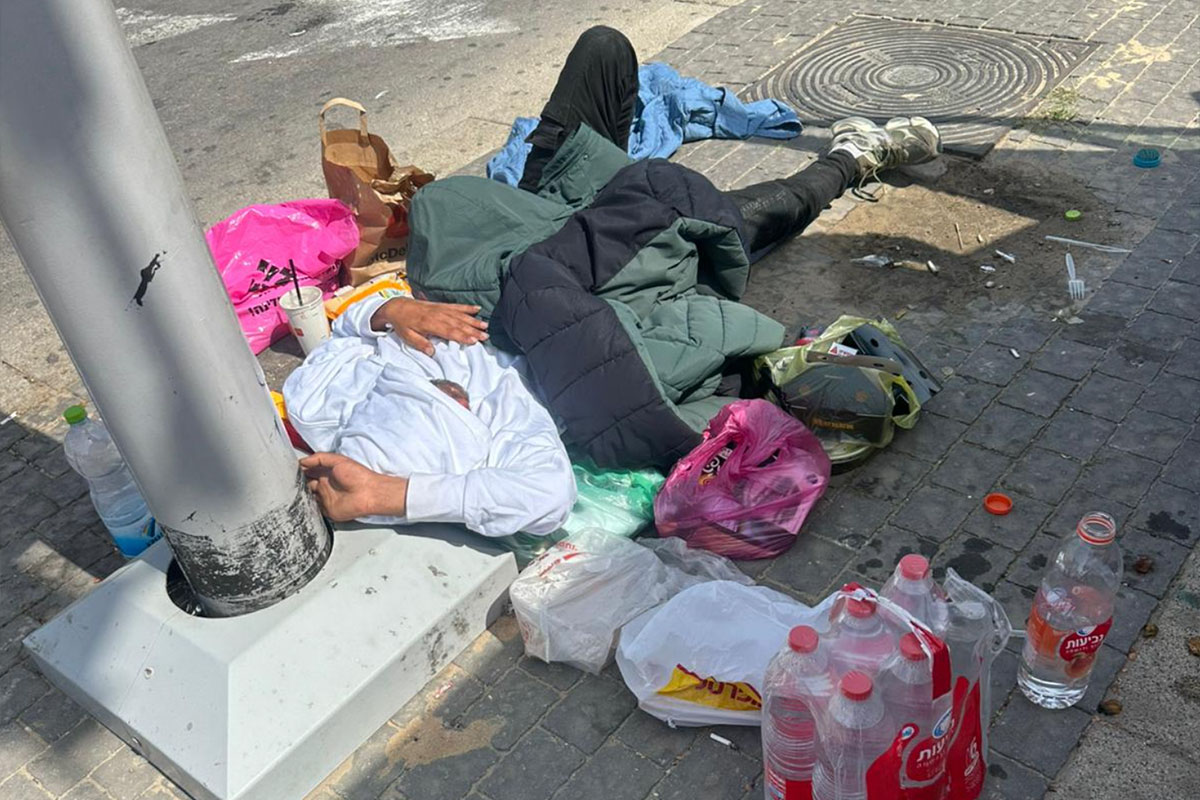 בכל צומת, בכל מזג אוויר: תופעת דרי הרחוב באשדוד הולכת ומתרחבת