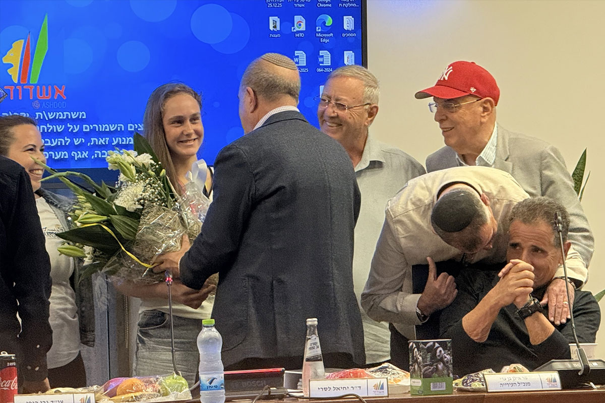 המתעמלת האשדודית ארינה גבוזדצקי ממכבי אשדוד זכתה להוקרה מיוחדת במועצת העיר