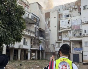 שריפה פרצה בדירה באשדוד: לוחמי האש השתלטו על האירוע ללא נפגעים