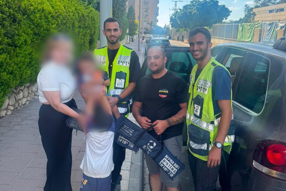  פעוט ננעל בשגגה ברכב, מתנדבי ידידים חילצו אותו בשלום
