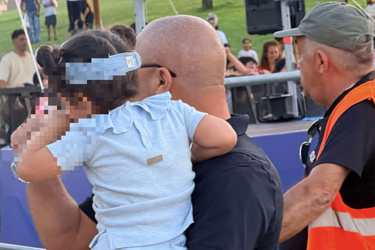 רגע של חרדה הסתיים בחיבוק: השיטור העירוני סייע באיתור אם לילדה
