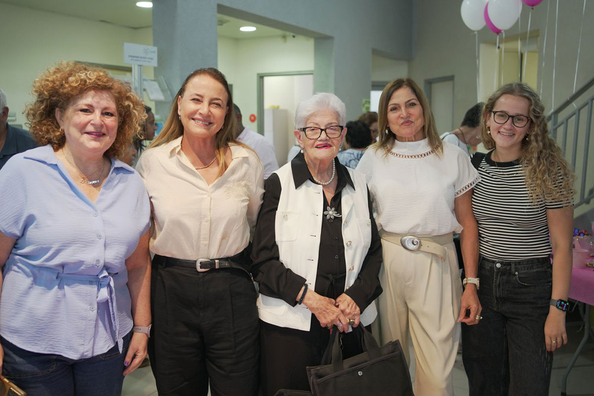טקס סיום, שנה 11 ל״משקפיים ורודים״ בסימן מחווה לפוטו חיים ז״ל