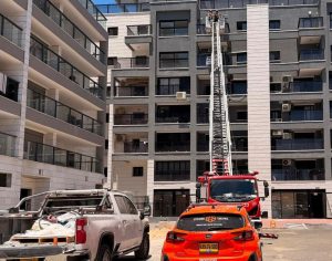 פועל נפצע בינוני לאחר שנפל מסולם במהלך עבודתו באשדוד