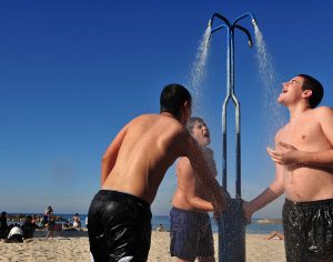 עומסי חום כבדים צפויים היום באשדוד: ההמלצה היא להישאר במקומות ממוזגים ולהימנע מחשיפה לשמש