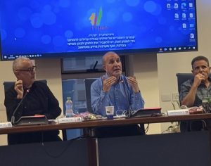 להיות חכם ולא צודק. כפול שלוש