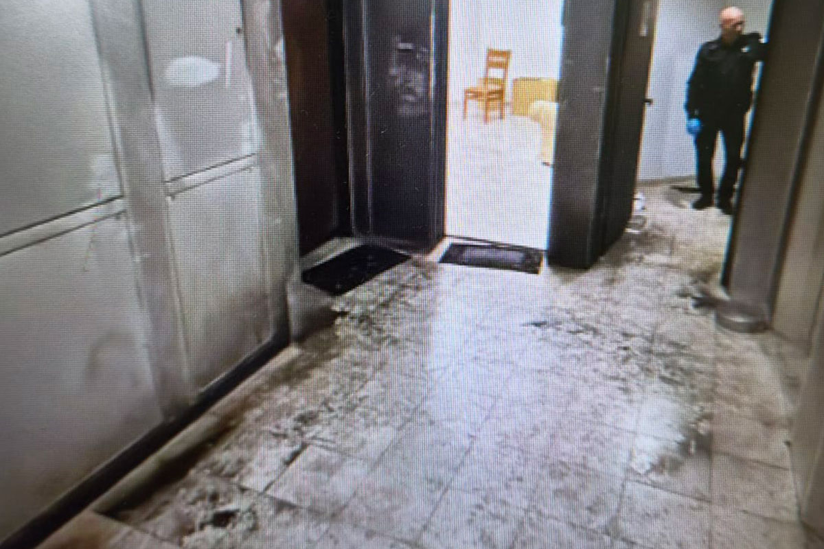 כתב אישום נגד 4 חשודים בהצתת בניין מגורים באשדוד ותקיפת שוטרים
