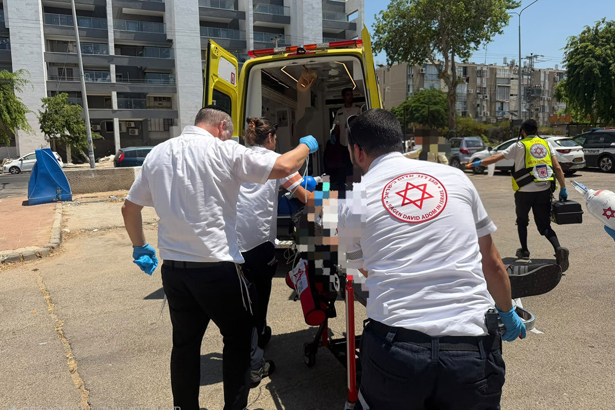 בן 79 התמוטט ברחוב באשדוד, לאחר פעולות החייאה ממושכות ליבו שב לפעום