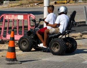 הגיל ממשיך לרדת, והסכנה רק עולה: האם נשארה רק האכיפה?