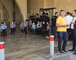 גלבר ללסרי: "הילדים לא צריכים לשלם את מחירם של מאבקים פוליטיים"