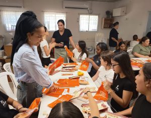 תלמידי אמית י' אשדוד נרתמו להכנת עשרות אלפי מארזי חג לתושבי העיר