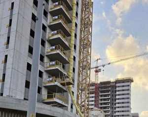 פועל כבן 40 נהרג בנפילה מגובה באתר בנייה באשדוד