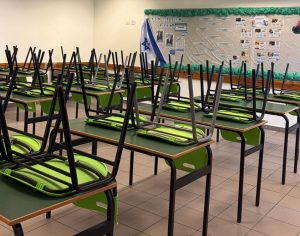 מחאת הורים באשדוד: "ערב פתיחת שנת הלימודים ולילדים שלנו אין מקום ללמוד בו"