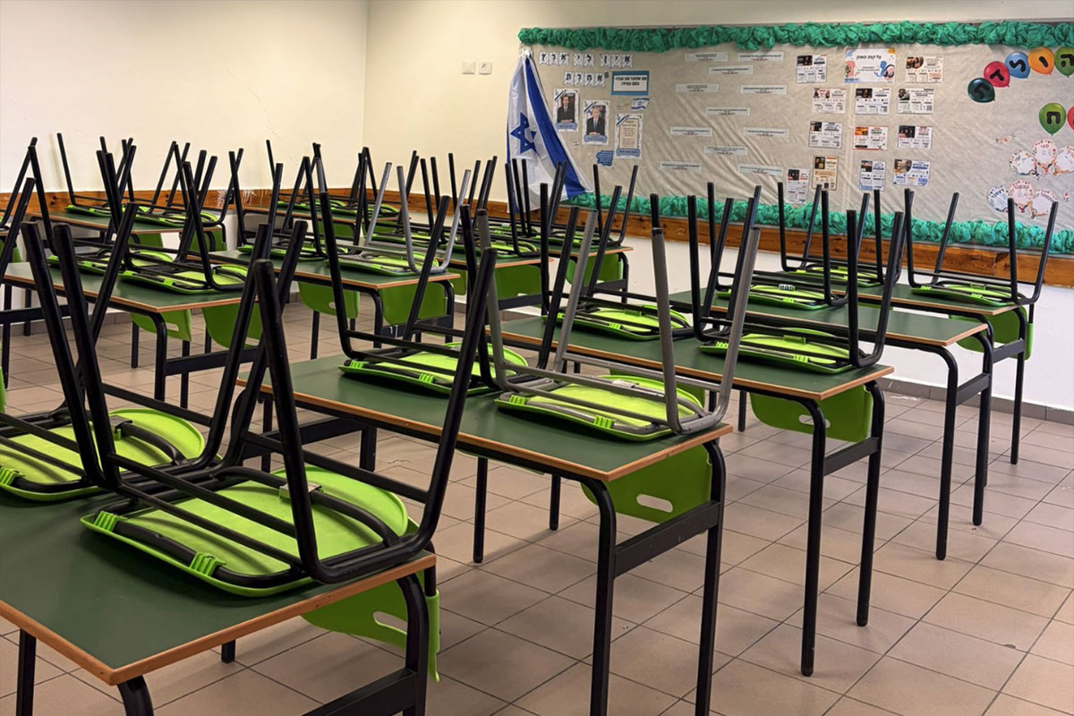 מחאת הורים באשדוד: "ערב פתיחת שנת הלימודים ולילדים שלנו אין מקום ללמוד בו"