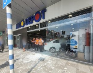 במקום לחניה, לתוך החנות: תאונה חריגה בסטאר סנטר