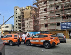 תאונת עבודה קשה באשדוד: פועל כבן 30 נפל מגובה שלוש קומות