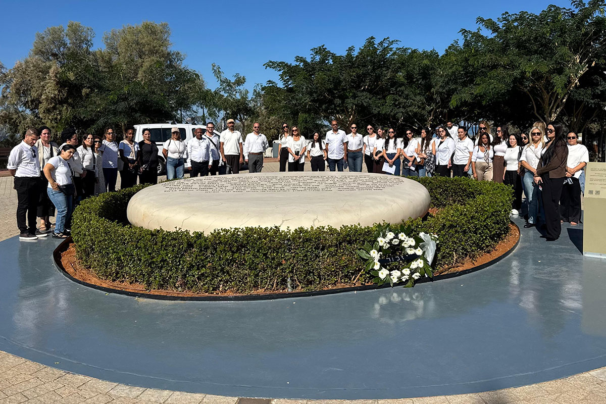 שלוש שנים אחרי: עובדי מהות עצרו את השגרה וזכרו ב"מקום בלב"