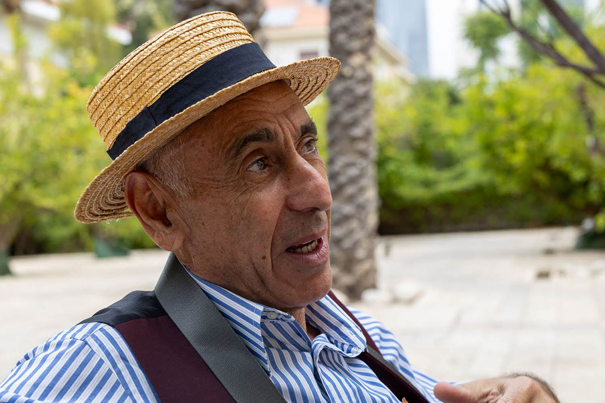 להפליג בסיפורים