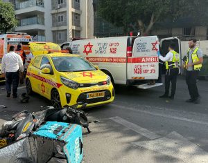 תאונה ברחוב דוב גור: רוכב אופנוע כבן 20 נפצע באורח בינוני מפגיעת רכב